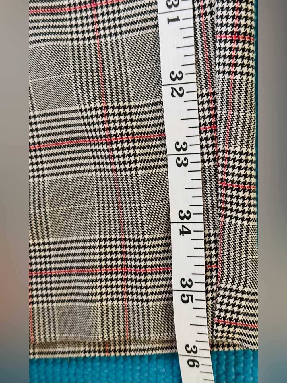 Pre Owned Old Navy Cropped Plaid Ankle Pants with Gray with Red Accent - Picture 12 of 12